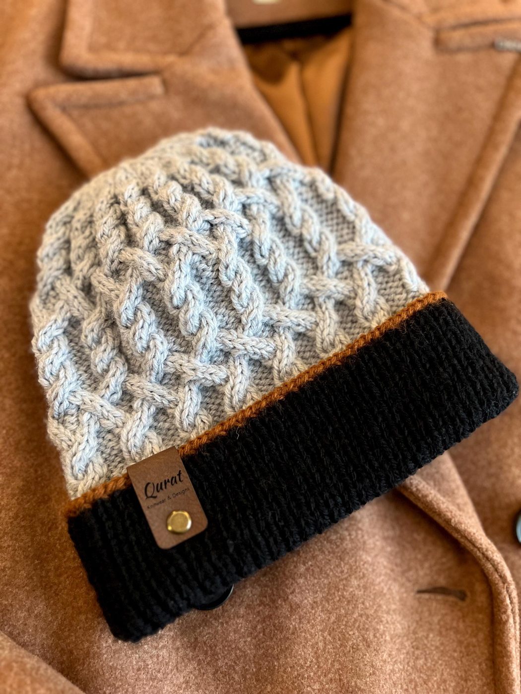 Grey cable beanie, Black folded brim